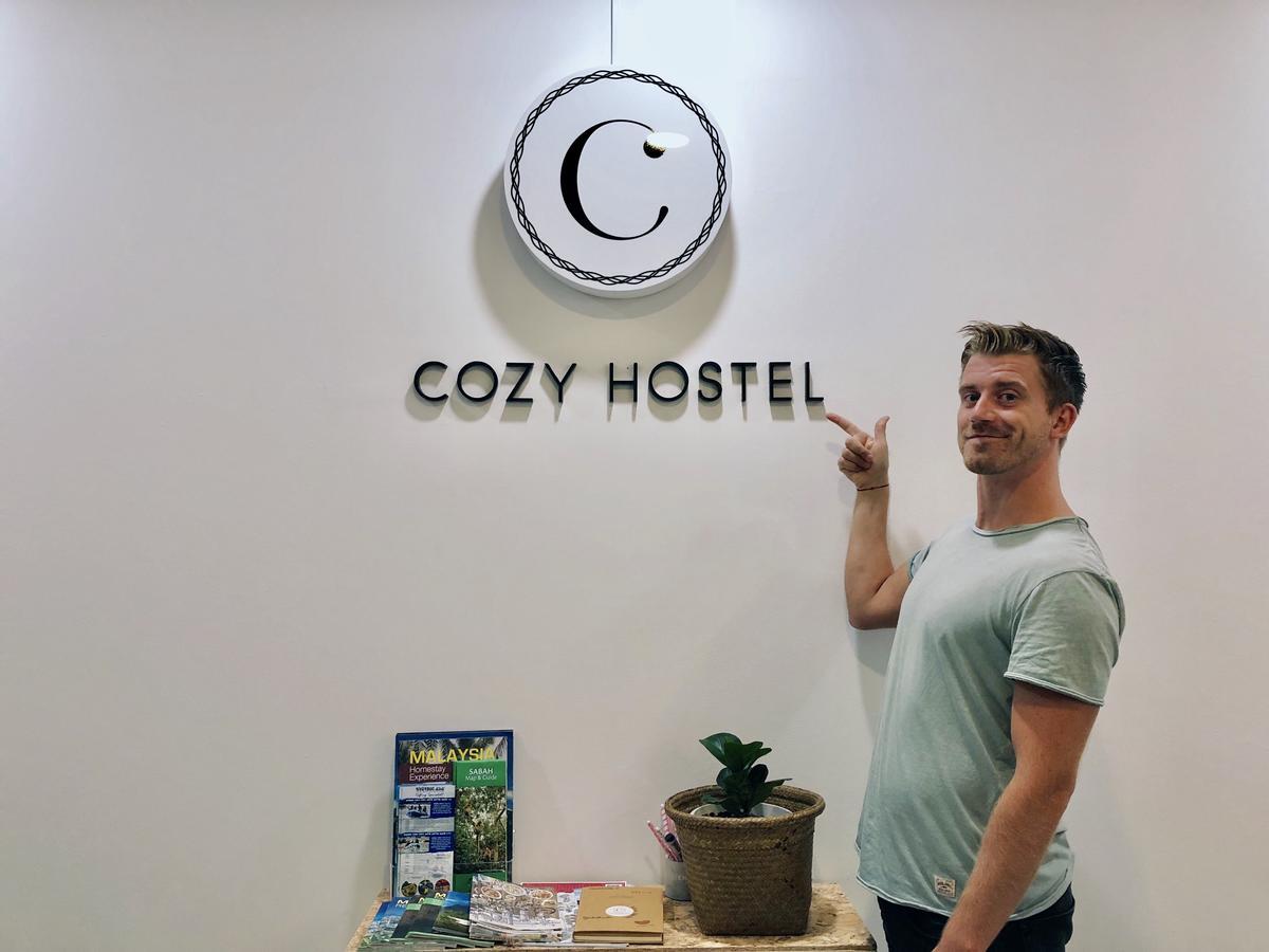 Cozy Hostel Kampong Sembulan Esterno foto